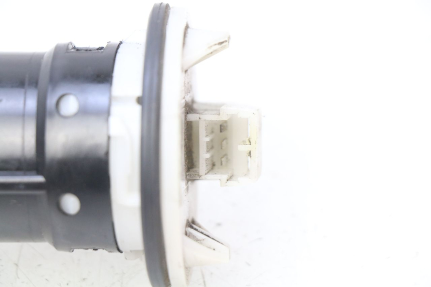 photo de JAUGE RESERVOIR ESSENCE PIAGGIO MP3 LT 300 (2010 - 2016) - Gros plan technique