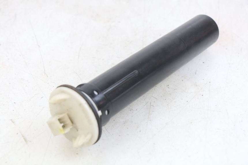 photo de JAUGE RESERVOIR ESSENCE PIAGGIO MP3 LT 400 (2007 - 2012) - Gros plan technique