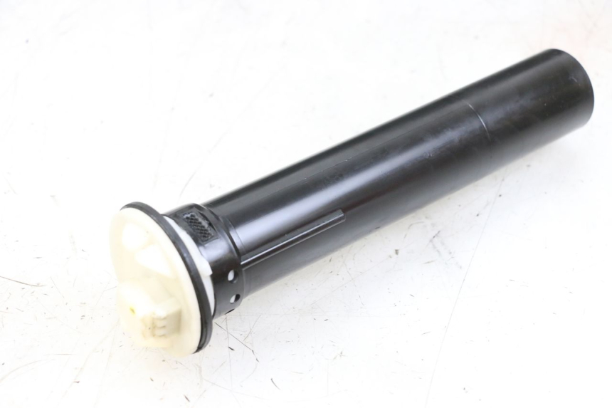 photo de JAUGE RESERVOIR ESSENCE PIAGGIO MP3 LT 400 (2007 - 2012) - Autre angle de vue