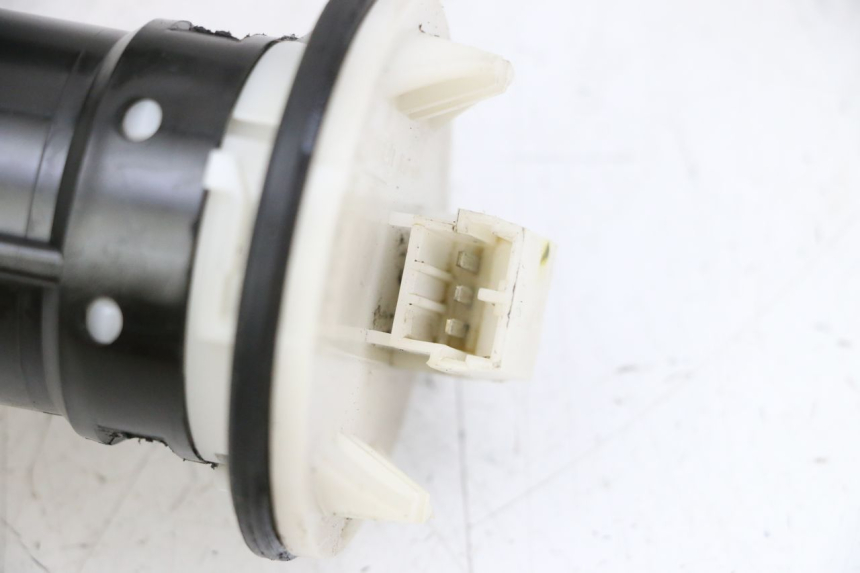 photo de JAUGE RESERVOIR ESSENCE PIAGGIO MP3 LT 400 (2007 - 2012) - Gros plan technique