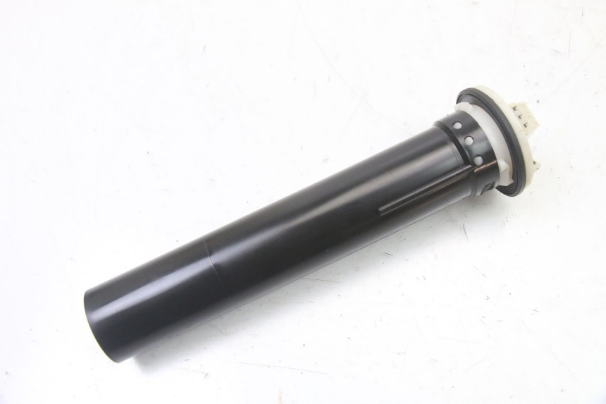 photo de JAUGE RESERVOIR ESSENCE PIAGGIO MP3 LT 400 (2007 - 2012) - Autre angle de vue