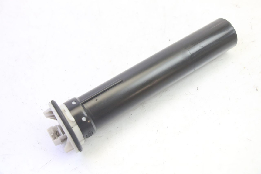 photo de JAUGE RESERVOIR ESSENCE PIAGGIO MP3 LT 400 (2007 - 2012) - Gros plan technique