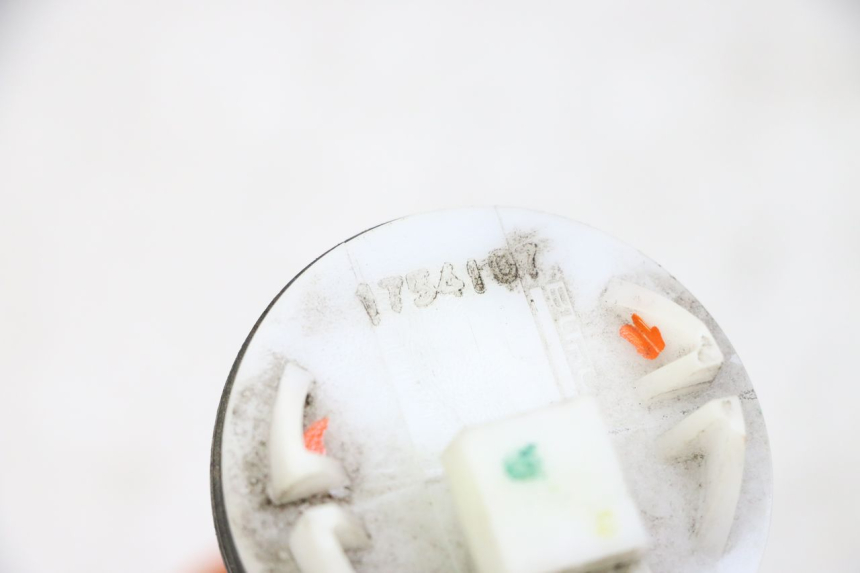 photo de JAUGE RESERVOIR ESSENCE PIAGGIO MP3 500 (2014 - 2017) - Vue d’ensemble