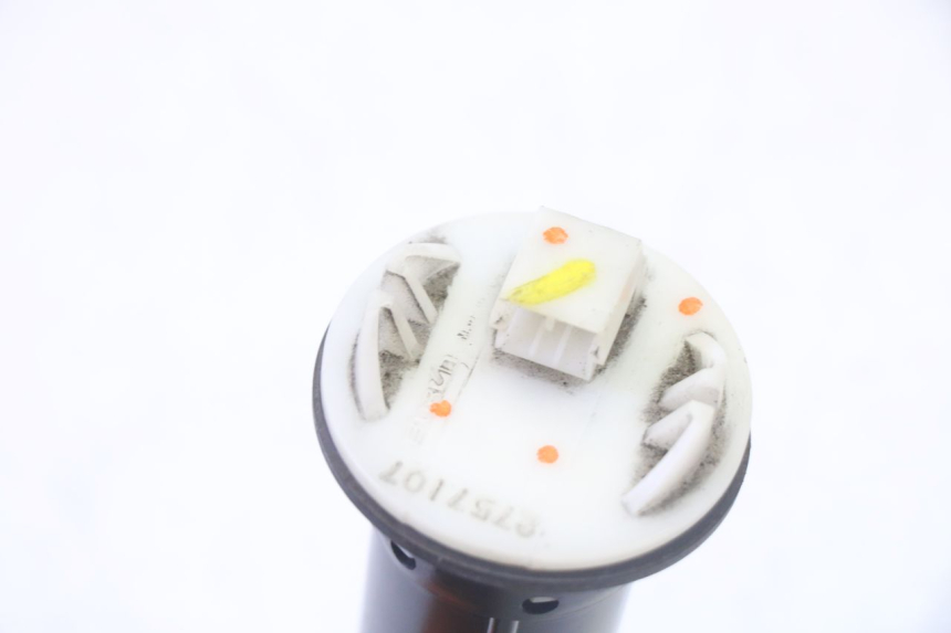 photo de JAUGE RESERVOIR ESSENCE PIAGGIO MP3 125 (2006 - 2014) - Zoom état d’usage