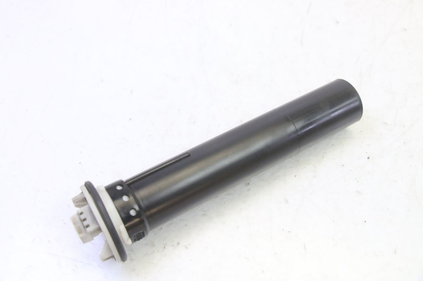 photo de JAUGE RESERVOIR ESSENCE PIAGGIO MP3 125 (2006 - 2014) - Autre angle de vue