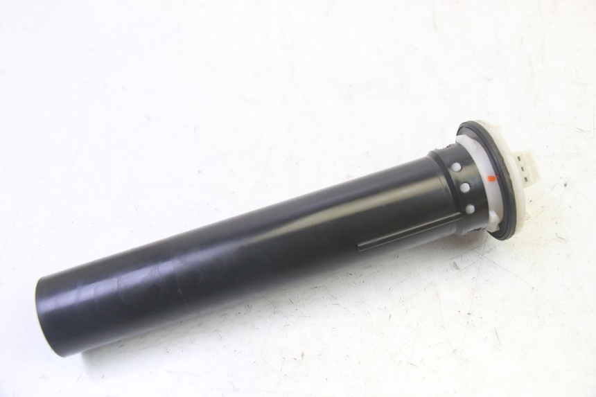 photo de JAUGE RESERVOIR ESSENCE PIAGGIO MP3 RL 250 (2006 - 2010) - Autre angle de vue