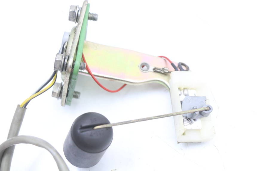 photo de JAUGE RESERVOIR ESSENCE PIAGGIO NEW TYPHOON 50 (2018 - 2021) - Gros plan technique