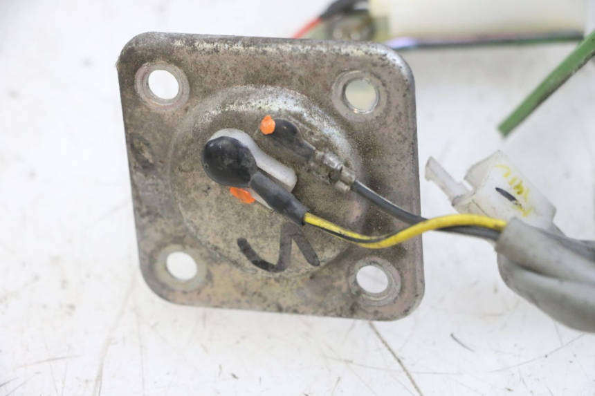 photo de JAUGE RESERVOIR ESSENCE PIAGGIO NEW TYPHOON 50 (2018 - 2021) - Gros plan technique