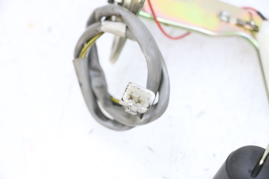 photo de JAUGE RESERVOIR ESSENCE PIAGGIO NEW TYPHOON 50 (2018 - 2021) - Autre angle de vue