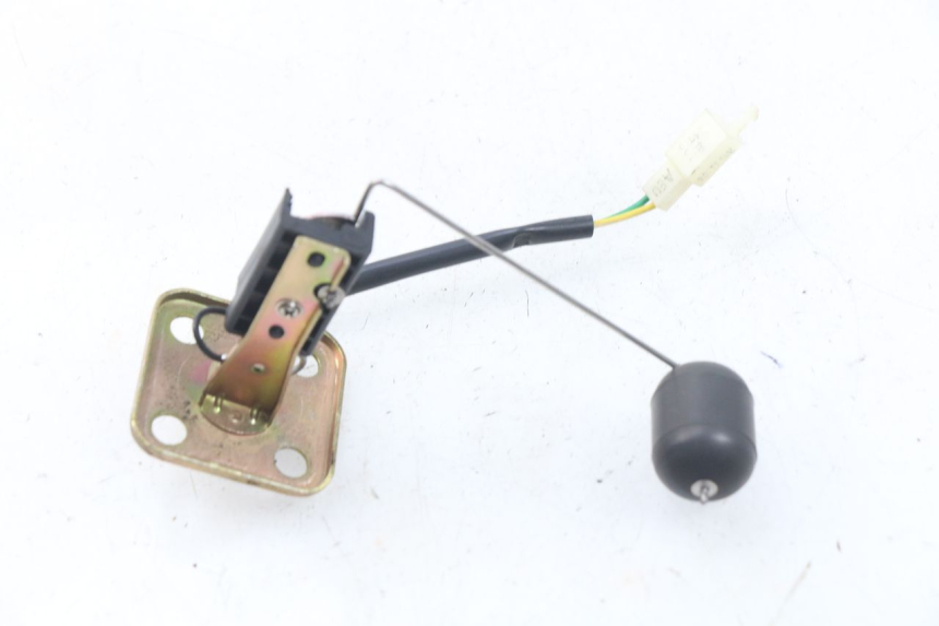 photo de JAUGE RESERVOIR ESSENCE SYM ORBIT 2 4T 50 (2018 - 2022) - Autre angle de vue