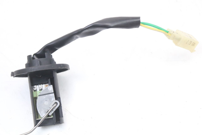 photo de JAUGE RESERVOIR ESSENCE SYM ORBIT 50 (2008 - 2010) - Autre angle de vue