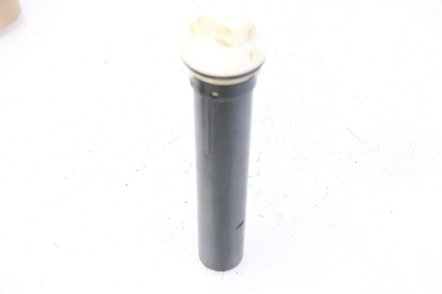 photo de JAUGE RESERVOIR ESSENCE PIAGGIO VESPA GRANTURISMO 200 (2004 - 2005) - Zoom état d’usage