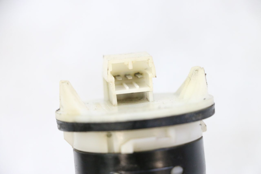 photo de JAUGE RESERVOIR ESSENCE PIAGGIO VESPA GRANTURISMO 200 (2004 - 2005) - Gros plan technique