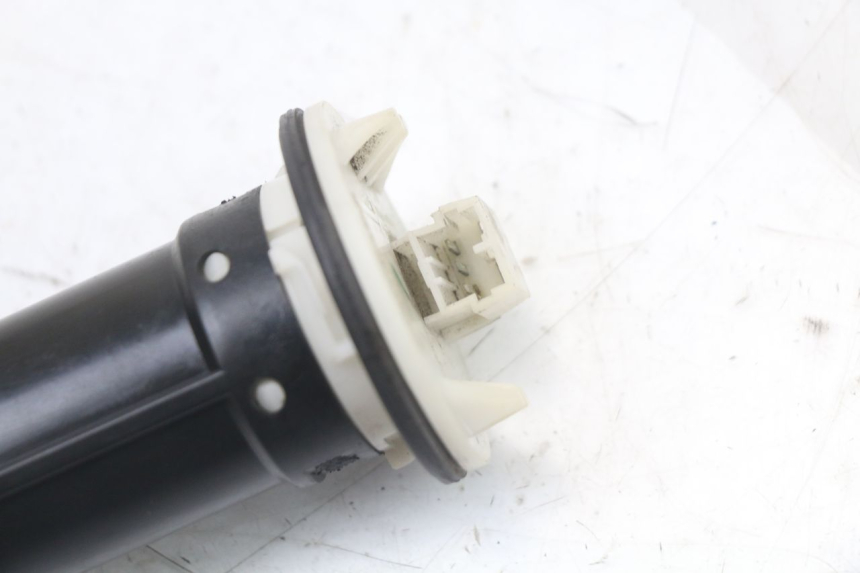 photo de JAUGE RESERVOIR ESSENCE PIAGGIO VESPA LX 2T 50 (2005 - 2013) - Zoom état d’usage