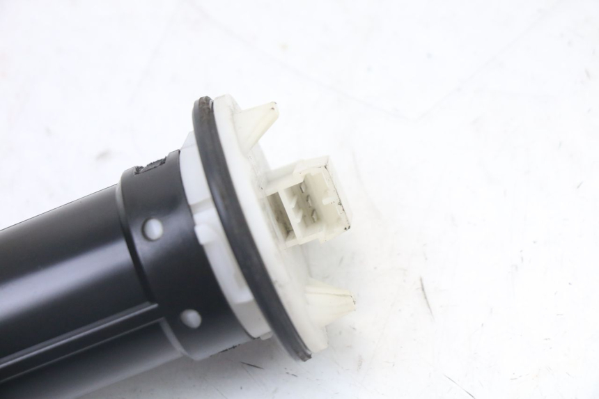 photo de JAUGE RESERVOIR ESSENCE PIAGGIO VESPA LX IE 125 (2010 - 2012) - Zoom état d’usage