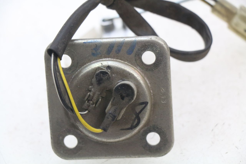 photo de JAUGE RESERVOIR ESSENCE PIAGGIO PRIMAVERA 125 (2013 - 2021) - Autre angle de vue