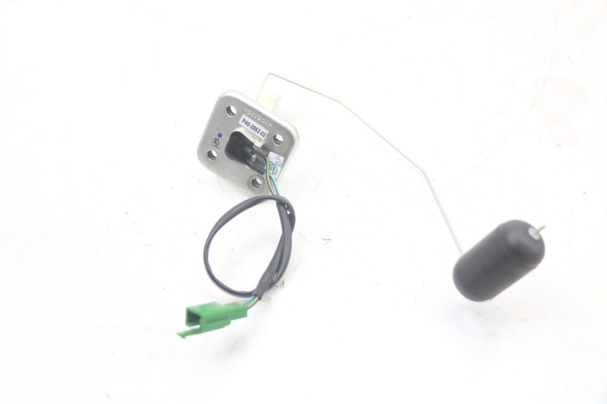 photo de JAUGE RESERVOIR ESSENCE ROYAL ENFIELD CONTINENTAL GT 650 (2019 - 2024) - Zoom état d’usage