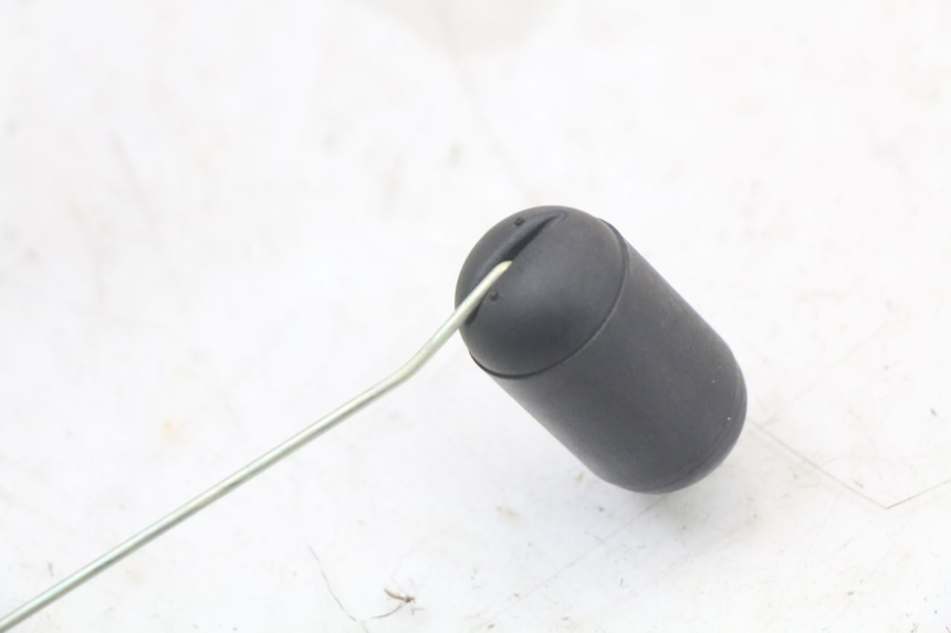 photo de JAUGE RESERVOIR ESSENCE ROYAL ENFIELD CONTINENTAL GT 650 (2019 - 2024) - Gros plan technique