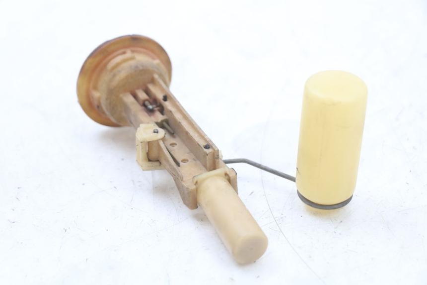 photo de JAUGE RESERVOIR ESSENCE GILERA RUNNER LC 50 (1997 - 1998) - Gros plan technique