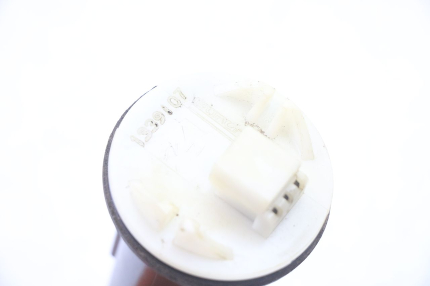 photo de JAUGE RESERVOIR ESSENCE GILERA RUNNER SP 50 (2006 - 2008) - Autre angle de vue