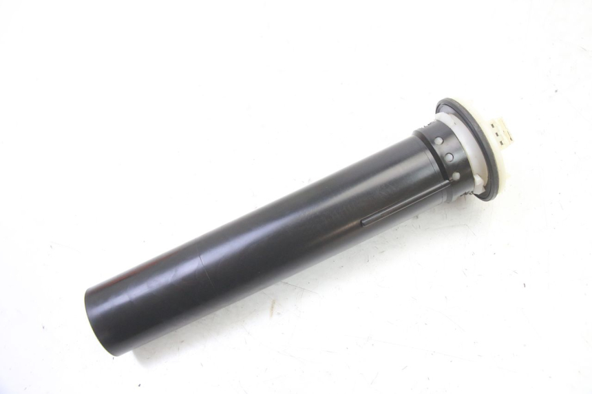 photo de JAUGE RESERVOIR ESSENCE GILERA RUNNER SP 50 (2006 - 2008) - Gros plan technique