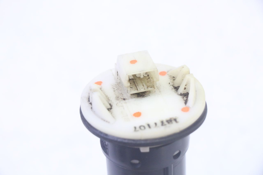 photo de JAUGE RESERVOIR ESSENCE GILERA RUNNER SP 50 (2009 - 2017) - Autre angle de vue