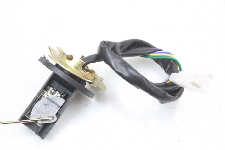 photo de JAUGE RESERVOIR ESSENCE JM MOTORS SANTANA 50 (2014 - 2023) - Gros plan technique