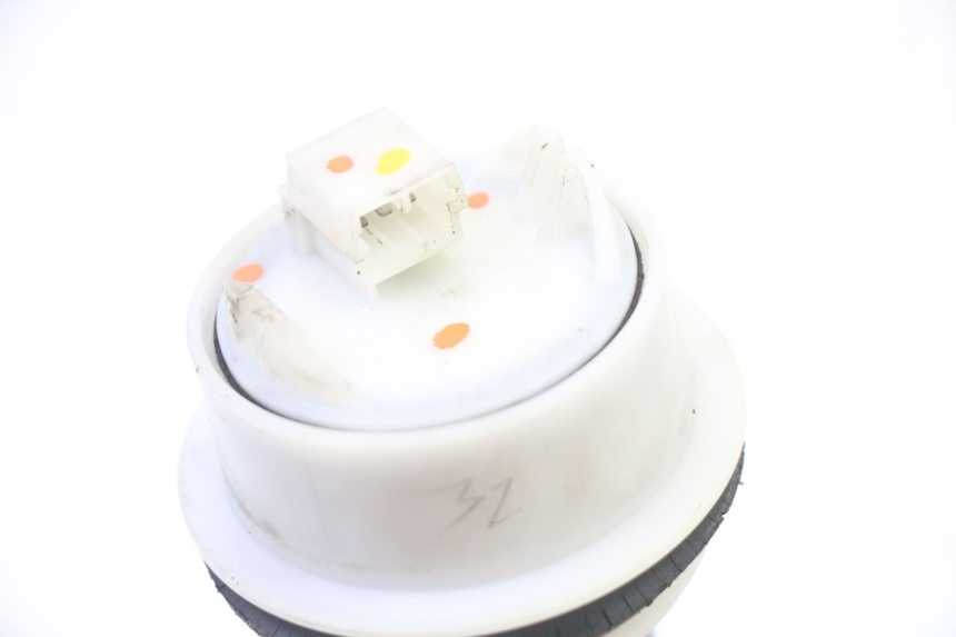 photo de JAUGE RESERVOIR ESSENCE PEUGEOT SATELIS 250 (2006 - 2012) - Autre angle de vue