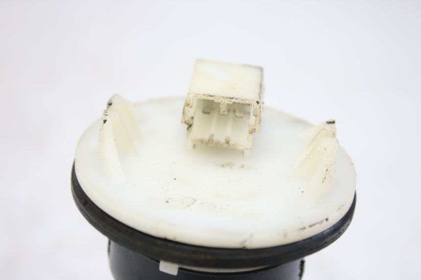 photo de JAUGE RESERVOIR ESSENCE APRILIA SCARABEO 100 (2003 - 2012) - Autre angle de vue