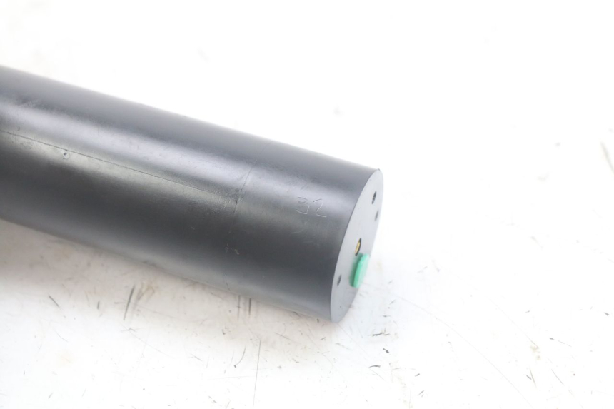 photo de JAUGE RESERVOIR ESSENCE APRILIA SCARABEO 100 (2003 - 2012) - Zoom état d’usage