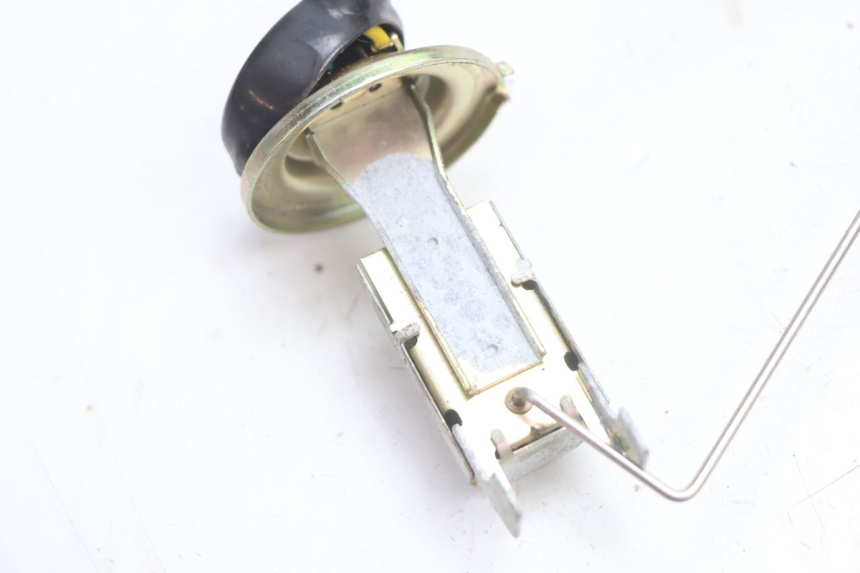 photo de JAUGE RESERVOIR ESSENCE PEUGEOT SPEEDFIGHT 2 AC 50 (2000 - 2009) - Autre angle de vue