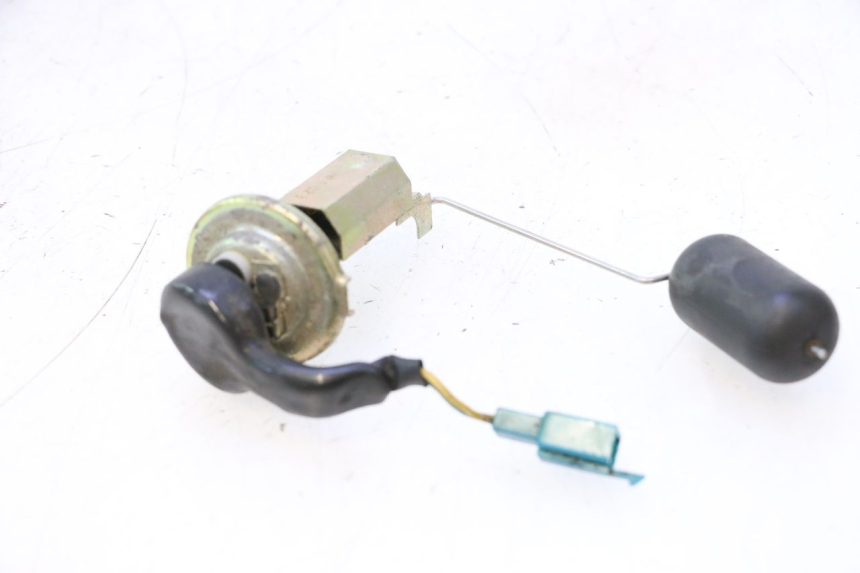 photo de JAUGE RESERVOIR ESSENCE PEUGEOT SPEEDFIGHT LC 50 (1996 - 2002) - Autre angle de vue