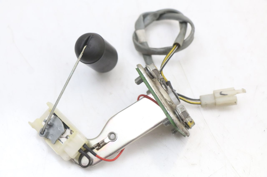 photo de JAUGE RESERVOIR ESSENCE APRILIA SR 2T 50 (2018 - 2022) - Détail de la pièce