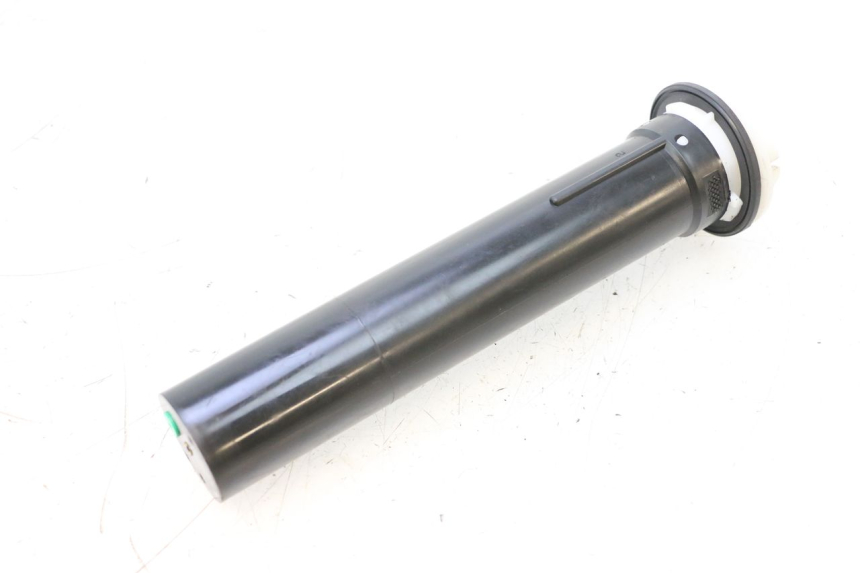 photo de JAUGE RESERVOIR ESSENCE APRILIA SR MOTARD 50 (2012 - 2018) - Gros plan technique