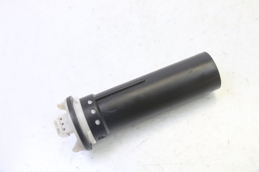 photo de JAUGE RESERVOIR ESSENCE APRILIA SR R 2T LC 50 (2018 - 2021) - Gros plan technique