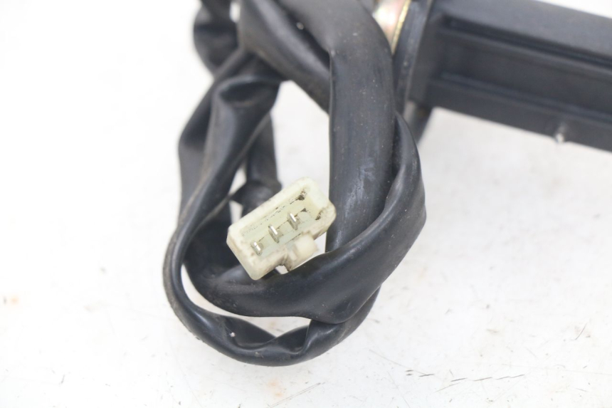 photo de JAUGE RESERVOIR ESSENCE FYM STRADA 50 (2007 - 2014) - Autre angle de vue