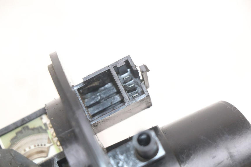 photo de JAUGE RESERVOIR ESSENCE PEUGEOT SV 125 (1991 - 1994) - Autre angle de vue