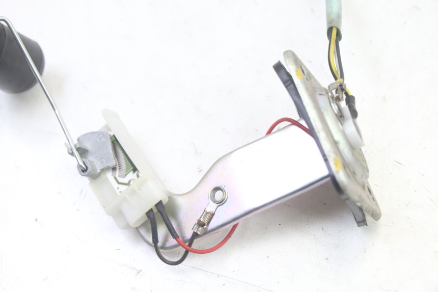 photo de JAUGE RESERVOIR ESSENCE APRILIA SXR 50 (2021 - 2023) - Détail de la pièce