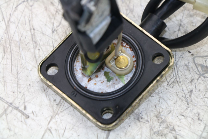 photo de JAUGE RESERVOIR ESSENCE SYM JOYRIDE 125 (2002 - 2009) - Autre angle de vue