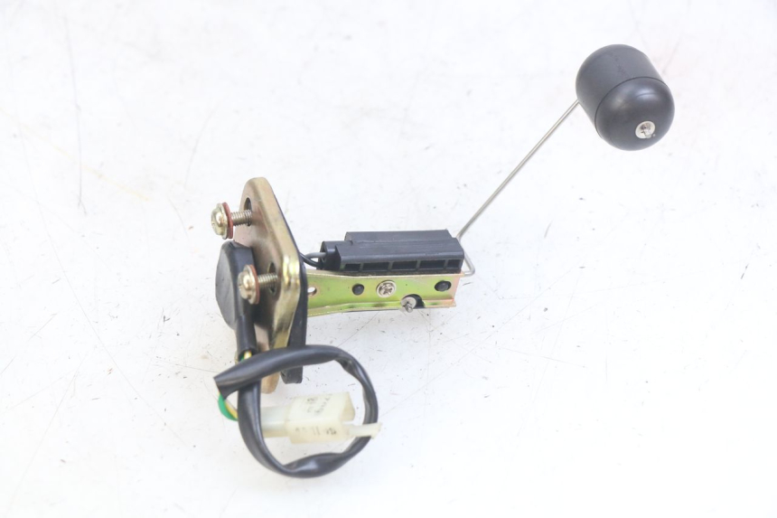 photo de JAUGE RESERVOIR ESSENCE PEUGEOT TWEET 125 (2018 - 2021) - Gros plan technique