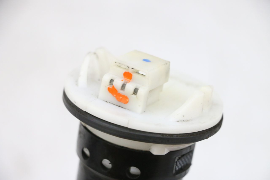 photo de JAUGE RESERVOIR ESSENCE PIAGGIO VESPA GTS SUPER IE 125 (2009 - 2016) - Gros plan technique