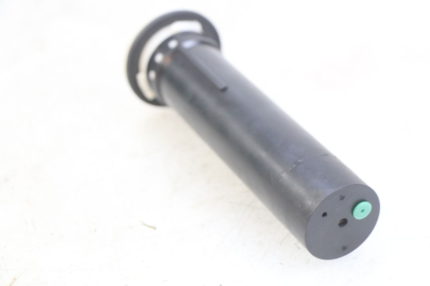 photo de JAUGE RESERVOIR ESSENCE PIAGGIO VESPA LX 2T 50 (2005 - 2013) - Détail de la pièce