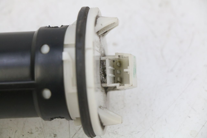 photo de JAUGE RESERVOIR ESSENCE PIAGGIO VESPA LX 2T 50 (2005 - 2013) - Autre angle de vue