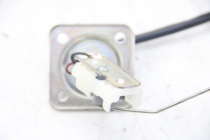 photo de JAUGE RESERVOIR ESSENCE PIAGGIO VESPA SPRINT 2T 50 (2014 - 2018) - Autre angle de vue