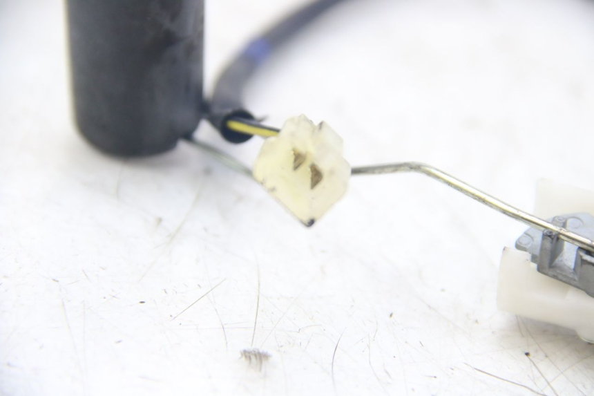 photo de JAUGE RESERVOIR ESSENCE PIAGGIO VESPA SPRINT 2T 50 (2014 - 2018) - Gros plan technique