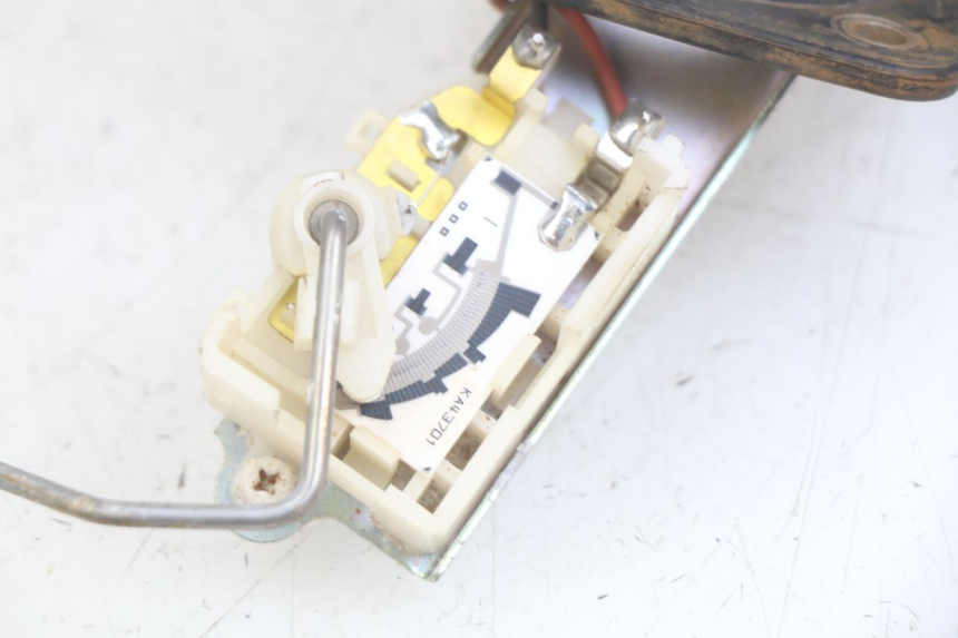 photo de JAUGE RESERVOIR ESSENCE KAWASAKI Z 750 (2007 - 2013) - État de surface