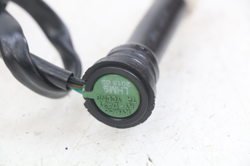 photo de JAUGE RESERVOIR HUILE KYMCO AGILITY NAKED RENOUVO 2T 50 (2011 - 2018) - Gros plan technique