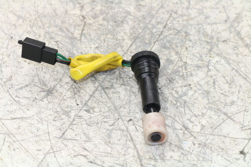 photo de JAUGE RESERVOIR HUILE KYMCO VITALITY 2T 50 (2004 - 2010) - Zoom état d’usage