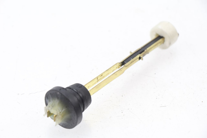 photo de JAUGE RESERVOIR HUILE PEUGEOT LUDIX 50 (2005 - 2007) - Zoom état d’usage