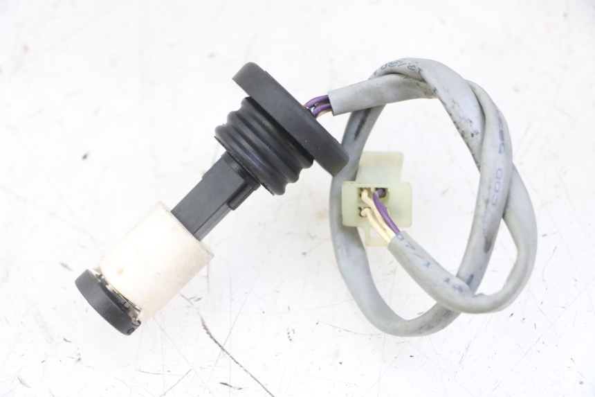 photo de JAUGE RESERVOIR HUILE PIAGGIO NEW TYPHOON 50 (2018 - 2021) - Zoom état d’usage